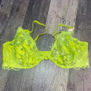 Victoria’s Secret bra NWT Unlined Rose Lace & Grommet Low-Cut Demi Bra